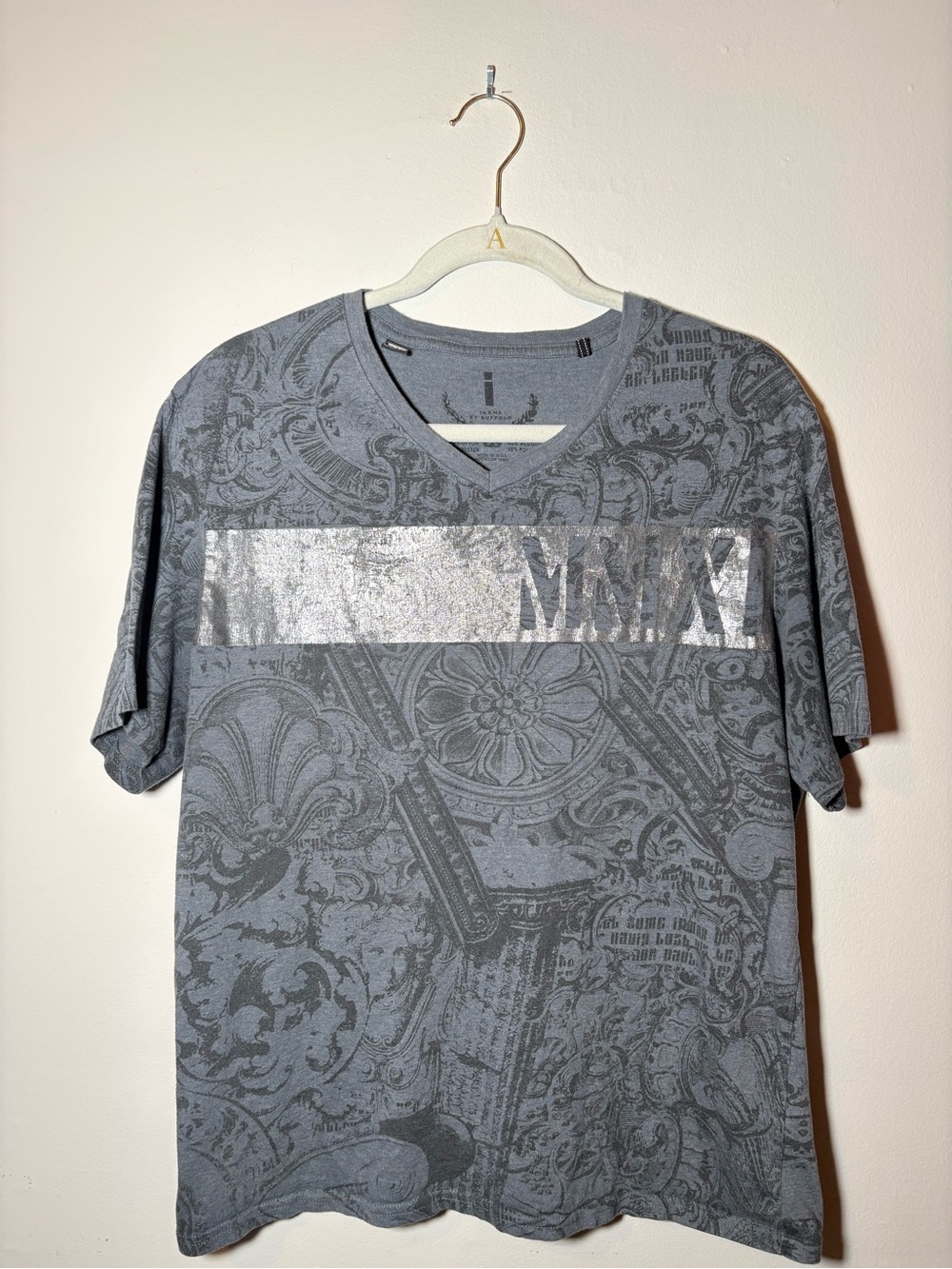BUFFALO Graphic V-Neck Men's Shirt